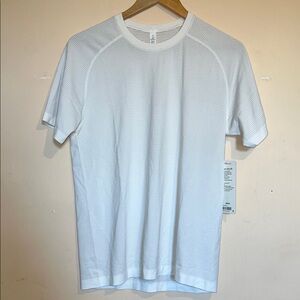 lululemon athletica metal vent tech Short Sleeve Tee size Medium